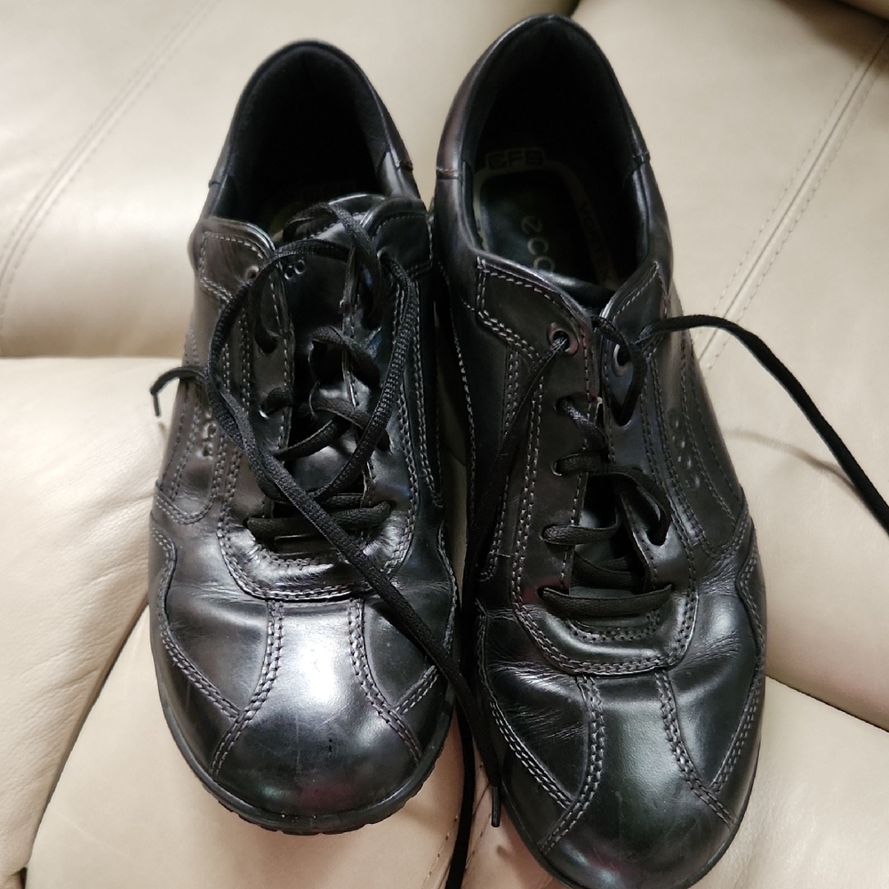 ** Very Comffy --Ecco Black Leather Oxfords Classic Design